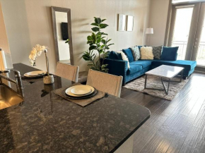 Trendy downtown apt